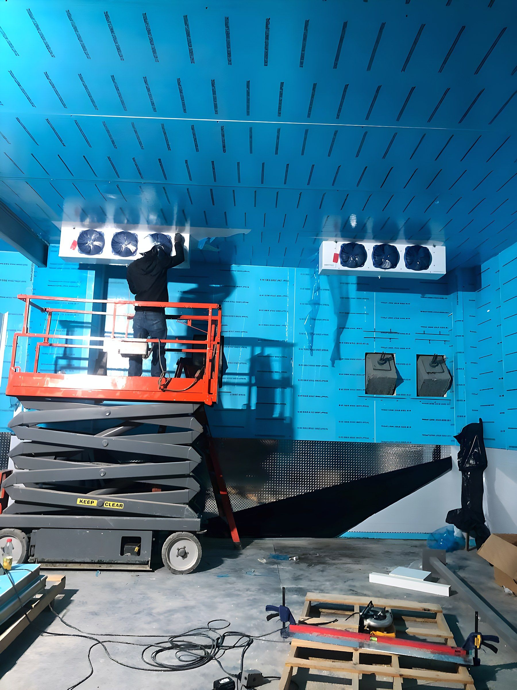 Instalación de evaporadores en un cuarto frío