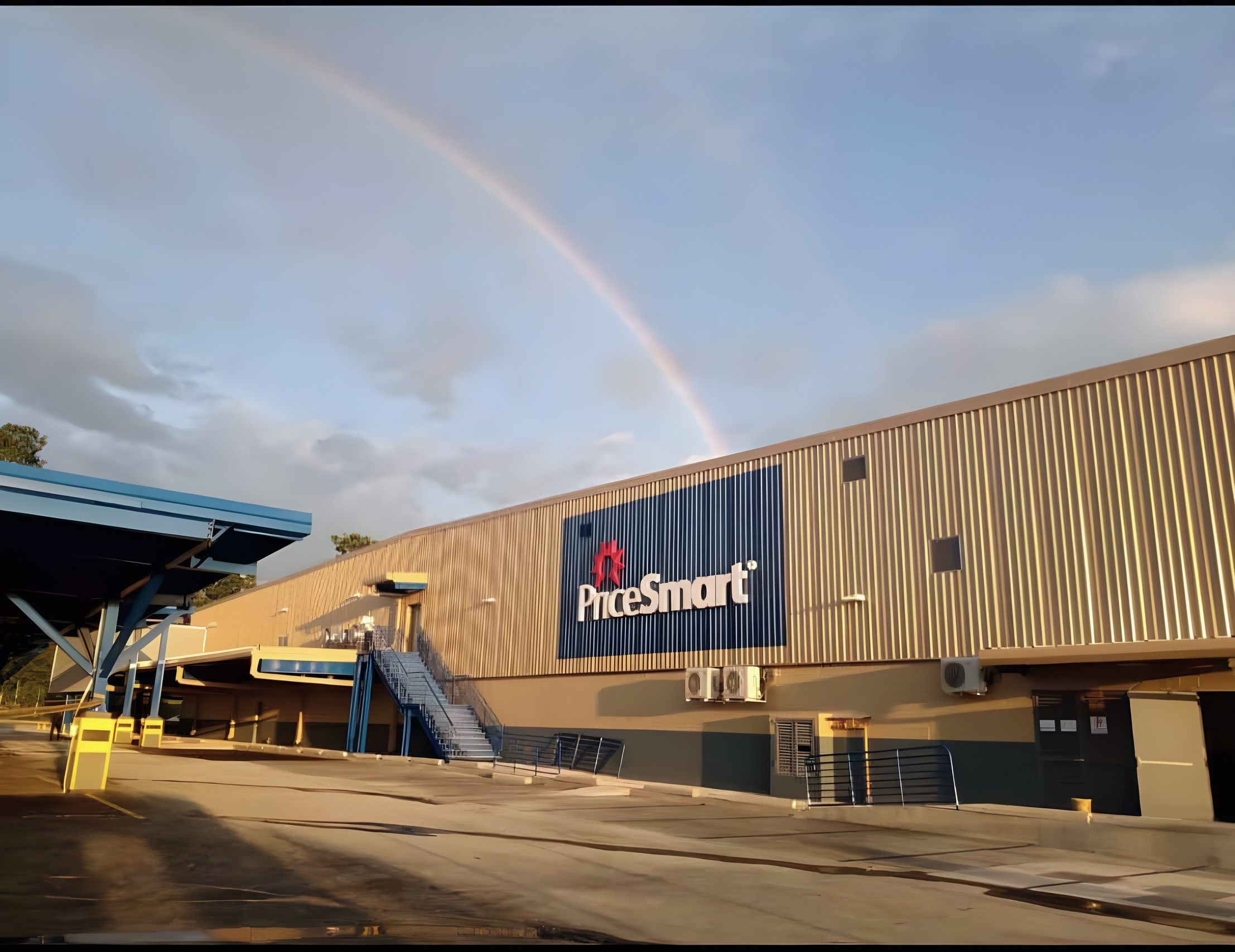 Fachada de club PriceSmart
